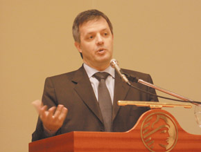 Marcelo Cox, representante de Apell.