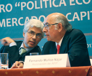 Gerardo Gonzáles, gerente general de Procapitales y Fernando Muñóz Nájar, Asociación de AFP.