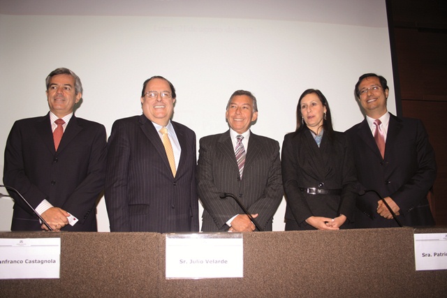 Gianfranco Castagnola, Julio Velarde, Pedro Martínez, Patricia Teullet y Miguel Palomino