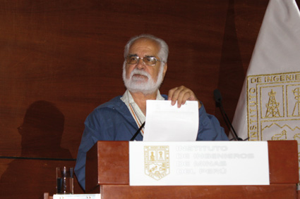 Padre Gastón Garatea, asesor en Responsabilidad Social de la Pontificia Universidad Católica.
