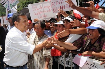 El pueblo cusqueño de Quillabamba no solo dio un baño de popularidad al presidente Ollanta Humala, también lo trató con el afecto que recibió al Papa Juan Pablo II en 1985. “Ollanta amigo, Quillabamba está contigo”, expresaban eufóricos.