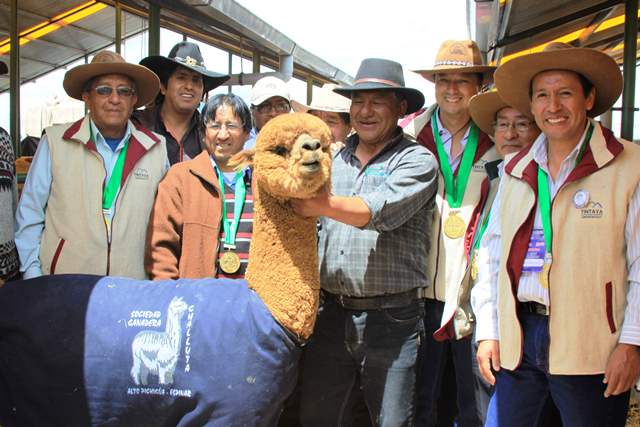 Alcalde Espinar_Gerente de Proyectos de Xstrata Copper y presidente de la Feria_Gerente de Relaciones comunitarias