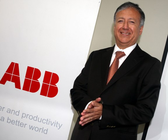 El Ing. Adolfo Samaniego, gerente general de ABB en Perú, explicó el crecimiento alcanzado por la compañía en los últimos años y expuso nuevas incursiones en el sector petroquímico, portuario y tratamiento de agua en el sector minero.