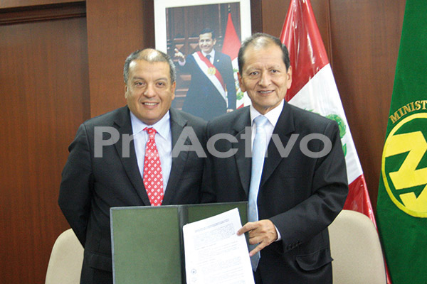 Ministro de Agricultura Milton Von Hesse y Ministro de Energía y Minas Jorge Merino.