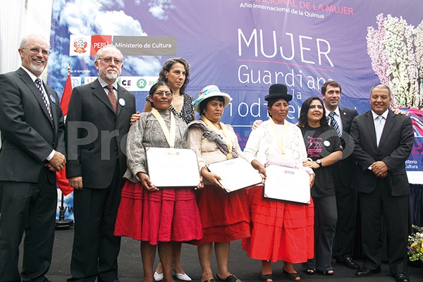 Mujer-guardiana-de-la-biodiversidad