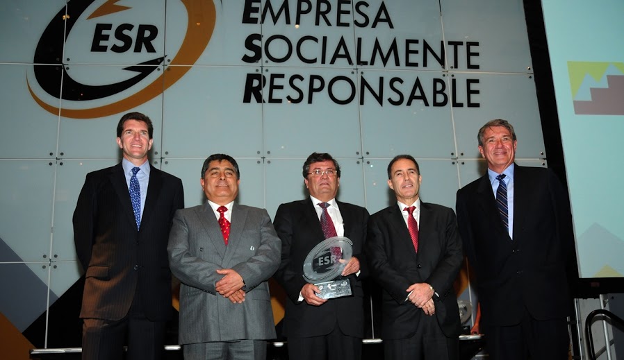 Unacem recibe distintivo ESR 2013