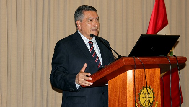 Dr. Edmundo Tulcanaza