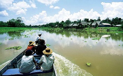 Resultado de imagen para navegar por el amazonas