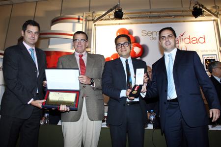 Abengoa Perú en la entrega del Premio Nacional a la Calidad y con la Medalla de Oro como Líder en Calidad en la categoría producción.