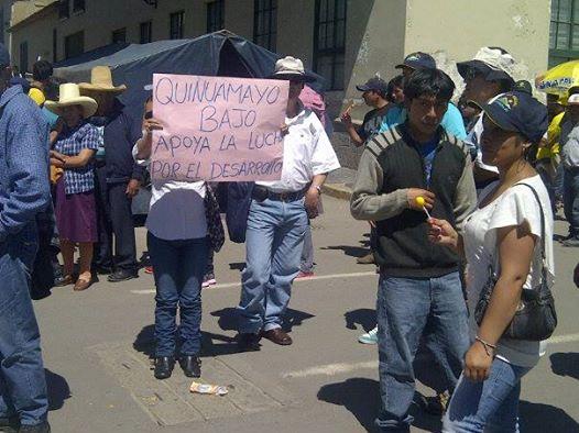 Un grupo de comuneros salió a las calles para denunciar que la empresa minera pretende imponer acuerdos. Créditos: (Cortesía/Altavista)