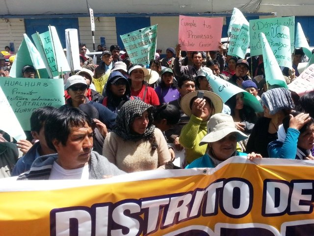 Pobladores de Yauyos exigen cumplir convenios a empresa minera