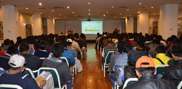 Club de Operadores Ferreyros realizó en Cusco seminario  gratuito de aplicación de maquinaria Caterpillar
