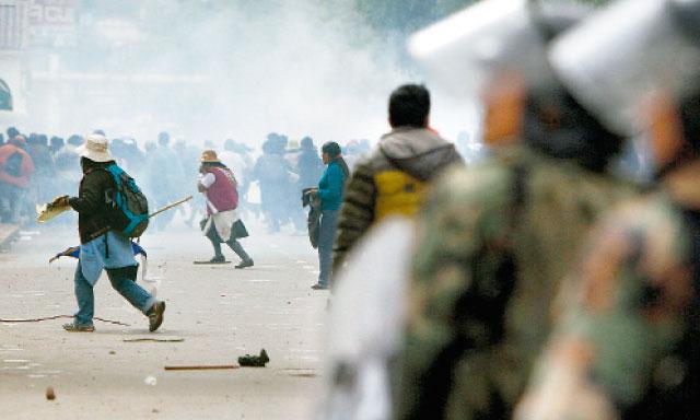 Cusco: Un muerto y 6 heridos deja enfrentamiento entre la policía y pobladores de Calca (La República)