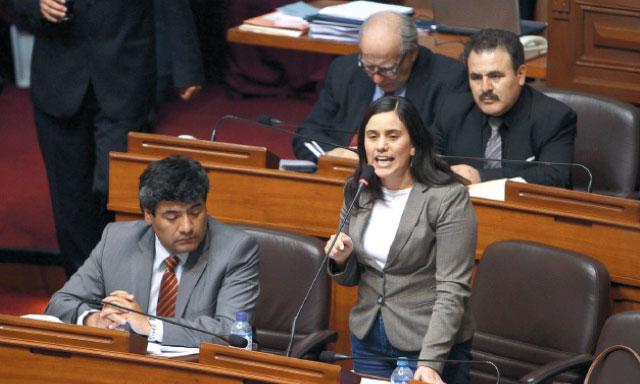 Parlamento. Verónika Mendoza, congresista cusqueña que exige las cuentas claras.(Foto: La República)