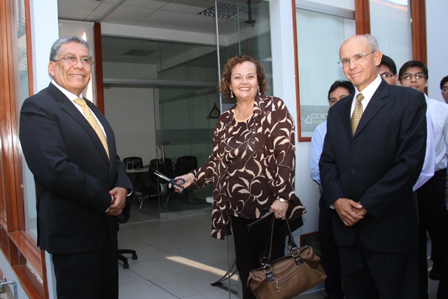 Ministra Ortiz inaugura primera etapa de modernización del centro de control del COES
