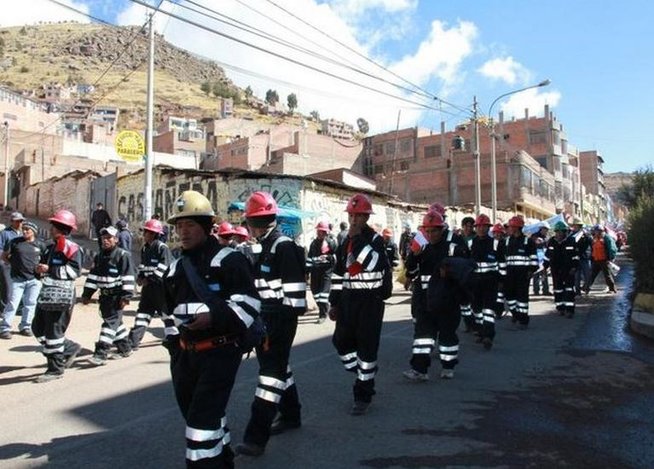 Un aproximado de 15 mil mineros se reunirán con el reconocido economista Hernando de Soto en Huayna Roque. (Foto: Correo)