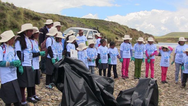 Niños de Espinar participan en campaña de limpieza en cuencas de río Salado y Cañipía 1