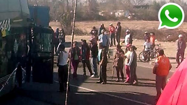 Opositores a Tía María tomaron la vía a la altura de La Joya y viajeros reportan ataque e intento de asalto a buses (Foto: WhatsApp/El Comercio)