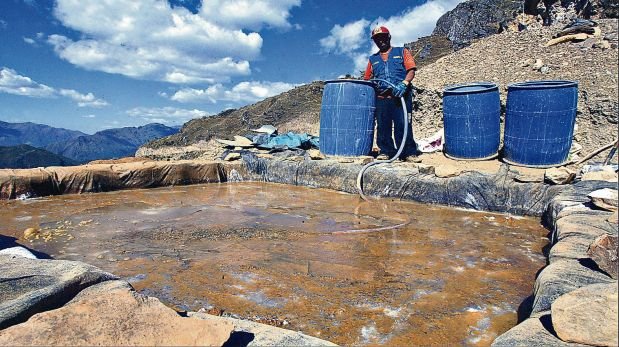 En Sayapullo, pueblo ubicado a tres horas de Trujillo, relaves mineros y cascadas de aguas ácidas contaminan los ríos. (Foto: Archivo El Comercio)