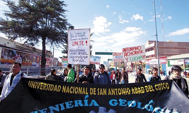 En las calles. Universitarios en contra de gestión de rector (Foto: Marita Samanez)