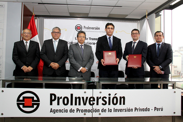 Firman el contrato de concesión de la línea de transmisión Azángaro-Juliaca-Puno