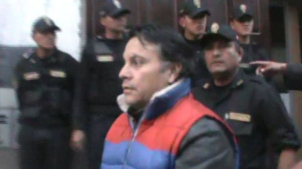 Jorge Spelucín fue detenido el 23 de este mes durante una audiencia pública en Cajabamba. Se trasladaba sin problemas en la vía pública, pese a contar con una orden de captura por desmanes durante protestas antimineras (Foto: Eduin Lozano / Facebook)