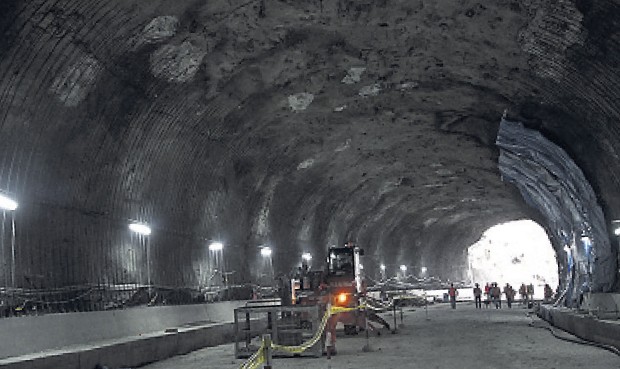 labores. Trabajadores ya trabajan en el encofrado del túnel. Foto: juan pablo ayala