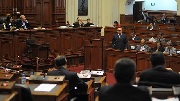 Una vez que el pleno defina la aprobación de la ley de gratificaciones, el primer ministro, Pedro Cateriano, sustentará pedido de facultades. (Foto: Congreso)