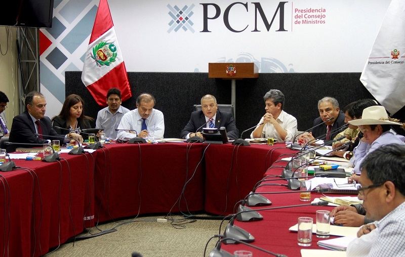 Ministro de Vivienda, Milton von Hesse, encabezó la reunión con autoridades locales de Cotabambas, Apurímac. (Foto: Andina)
