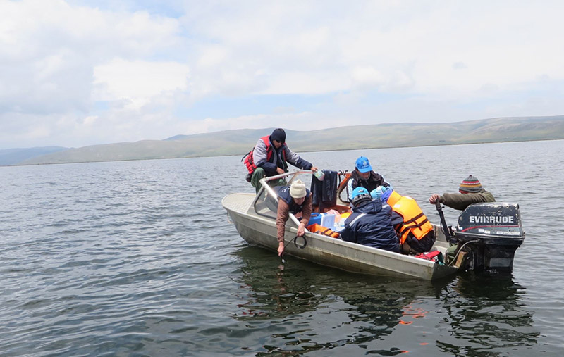 Especialistas de la ANA realizaron monitoreo de la calidad del agua del lago Chinchaycocha, en Junín, y se confirmó presencia de metales. ANDINA/Pedro Tinoco