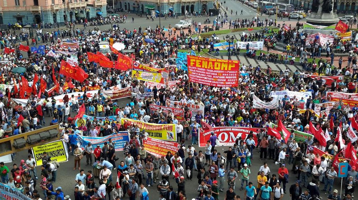Trabajadores marcharon hacia el Palacio de Gobierno durante paro nacional convocado por la CGTP. (Foto: Twitter ‏@cgt_peru)