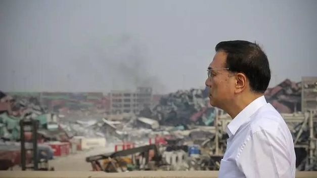 El primer ministro de China, Li Kequiang, ha concluido su visita al epicentro de las masivas explosiones de esta semana en Tianjin --que se han cobrado las vidas de 112 personas, 21 de ellas bomberos-- ordenando una investigación completa de lo sucedido.