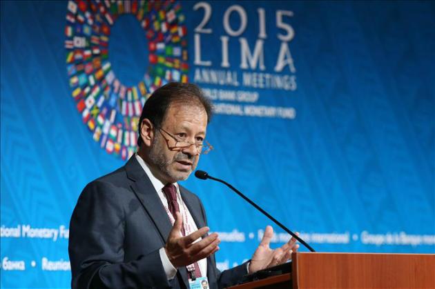 Agencia EFE - El economista en jefe del Banco Mundial para América Latina y el Caribe, Augusto de la Torre, habla hoy, martes 6 de octubre de 2015, en Lima, en una conferencia de prensa. EFE