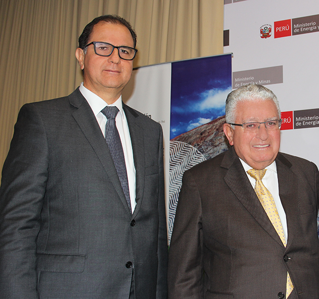 Ministro de Energía y Minas, Francisco Ísmodes y Presidente de Southern Peru Copper Corporation, Óscar González Rocha