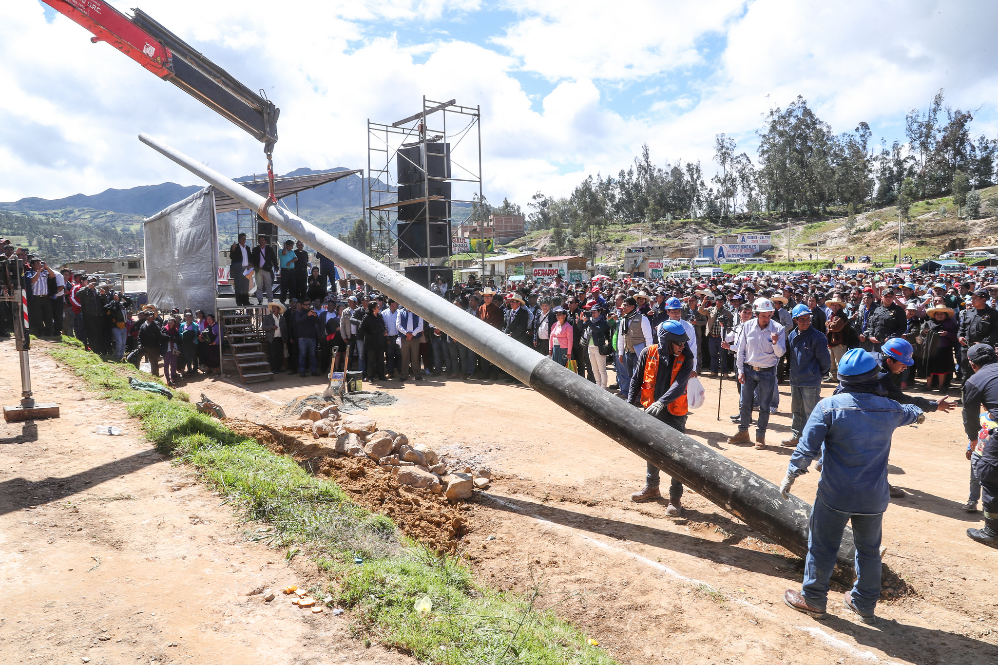 ·         Ministro Francisco Ísmodes instaló en Cutervo primer poste de sistema de electrificación integral para siete provincias de Cajamarca