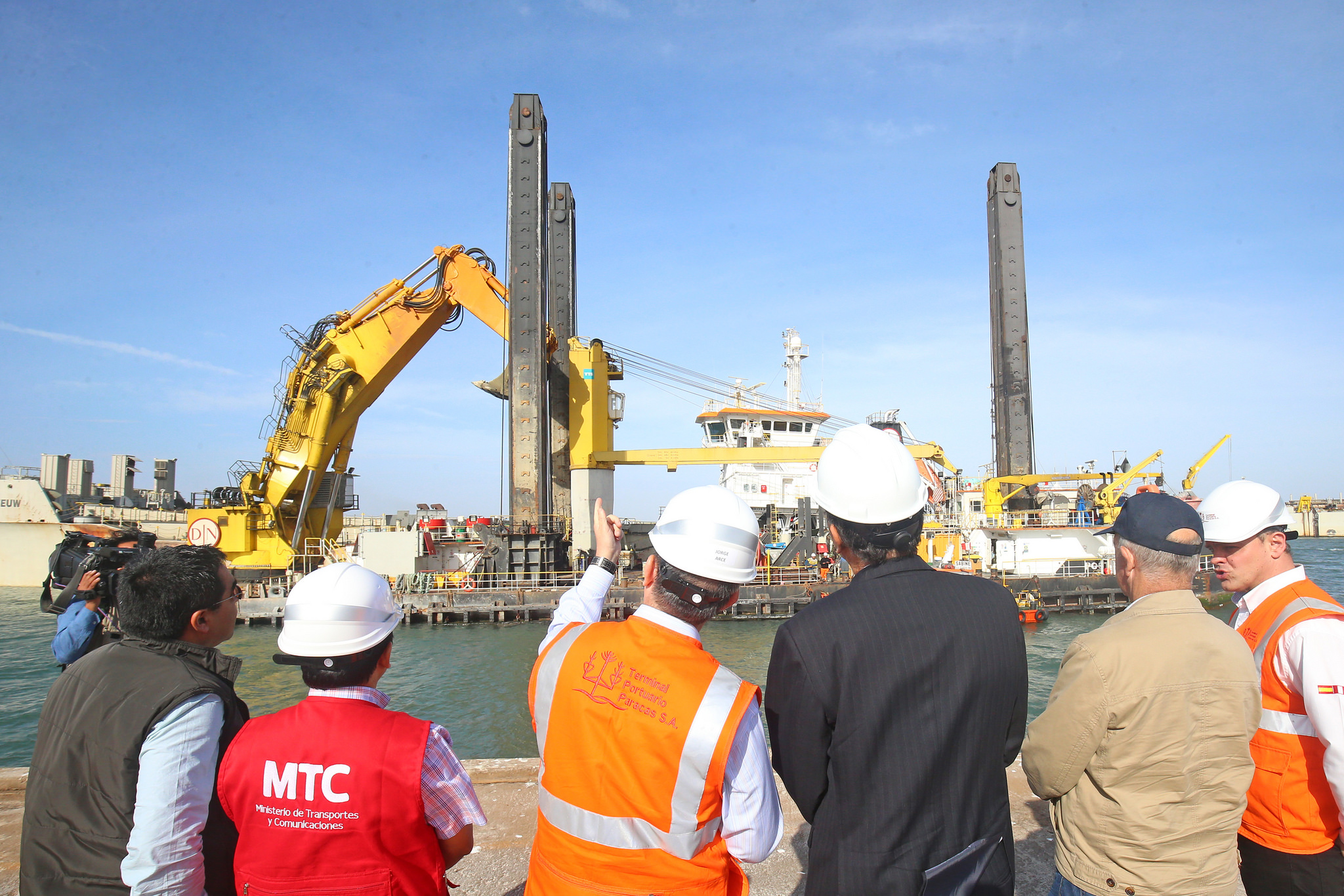Presidente Vizcarra y ministro Edmer Trujillo inauguran inicio de obras de construcción del Puerto de Pisco
