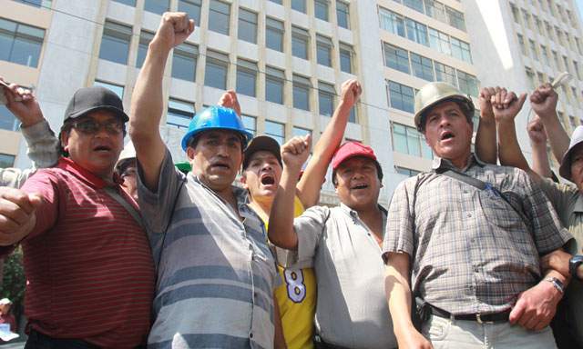 Trabajadores de DoeRun reclaman aumento de sueldo