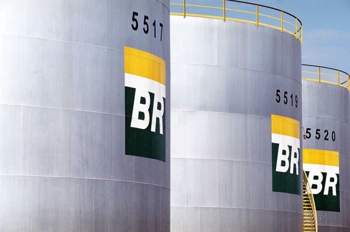 Incendio en refinería de Petrobras reduce procesamiento de gasolina y diésel