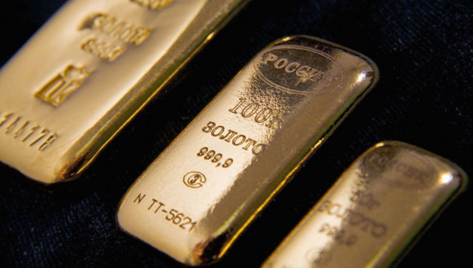Oro cae 1% a mínimo en 5 años por huída de inversores