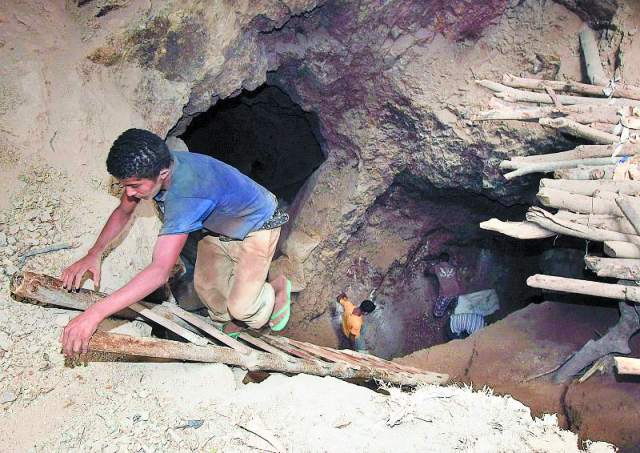 Al menos 11 trabajadores quedan atrapados en mina en el sur de Honduras