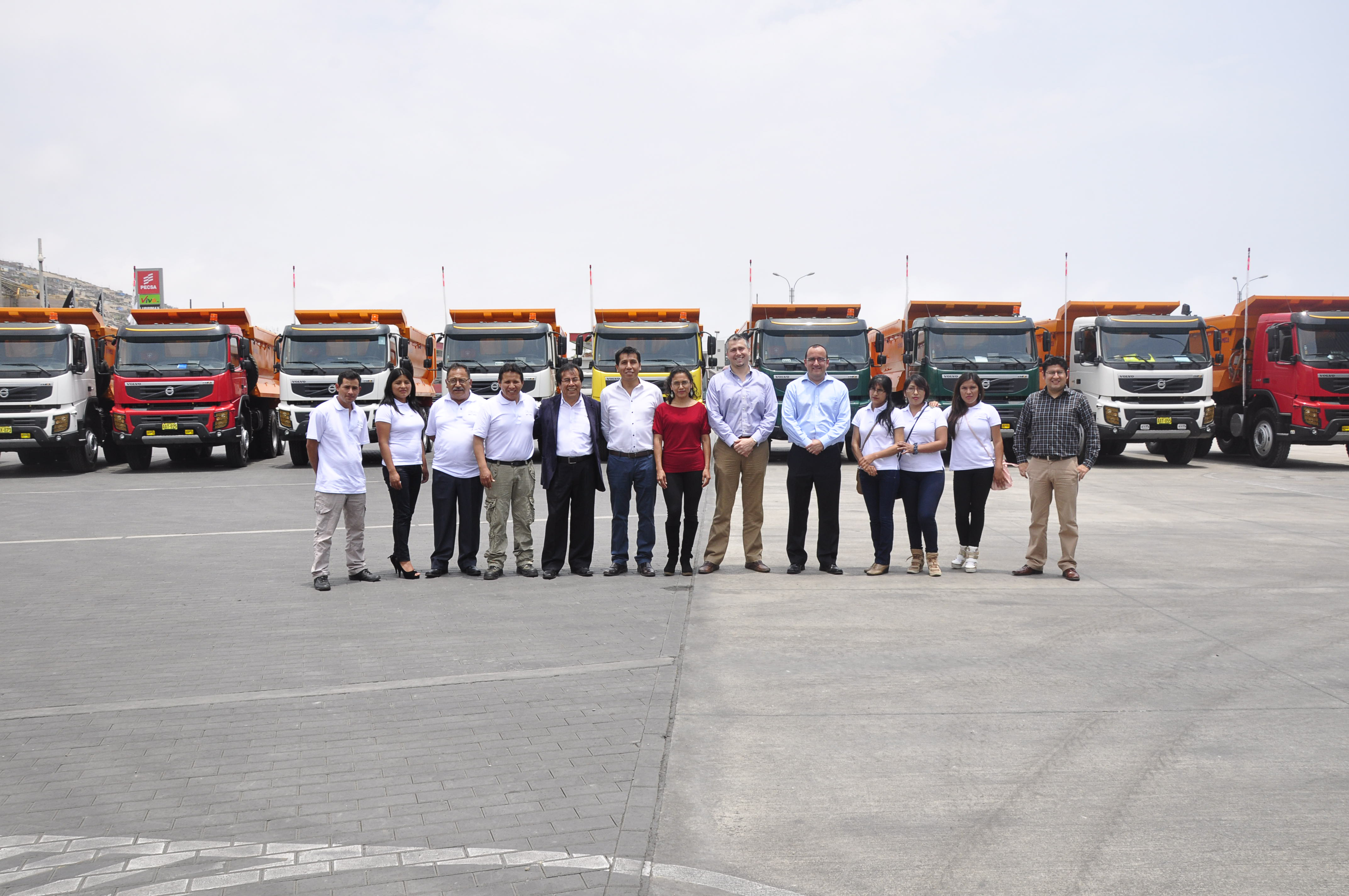 Camiones Volvo hace entrega de 10 unidades a Zafiro Equipos y Servicios