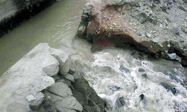 Policía responsabiliza a antimineros por atentado al canal de agua en Mollendo