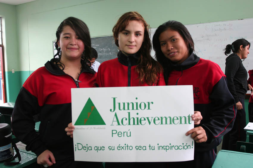 El programa “Gestión de Negocios” se realizó con éxito gracias a Junior Achievement Perú y USIL