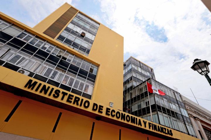 MEF reduce a 3% su expectativa de crecimiento de la economía peruana para 2015
