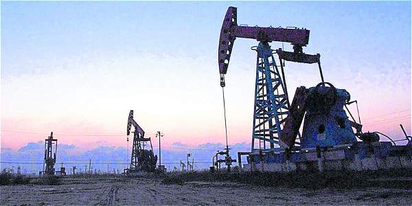 Barril de petróleo toca mínimo en seis años y medio por preocupación sobre China