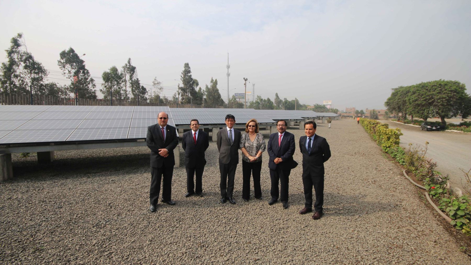 Instalan 1,440 paneles solares en dos empresas estatales para reforzar operatividad