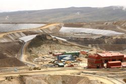 Newmont desarrollará depósito de óxidos de oro