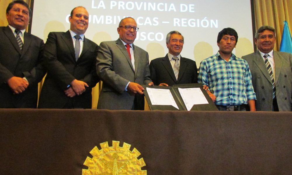 Ministro Tamayo suscribió acta final de mesa de desarrollo de la provincia de Chumbivilcas