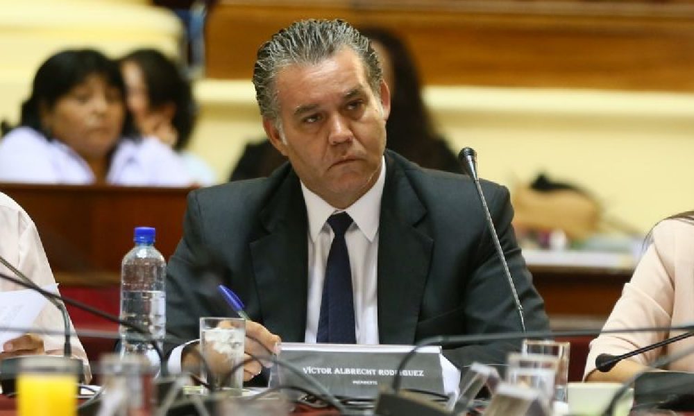 Víctor Albrecht renunció a presidencia de la comisión Lava Jato