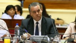 Víctor Albrecht renunció a presidencia de la comisión Lava Jato